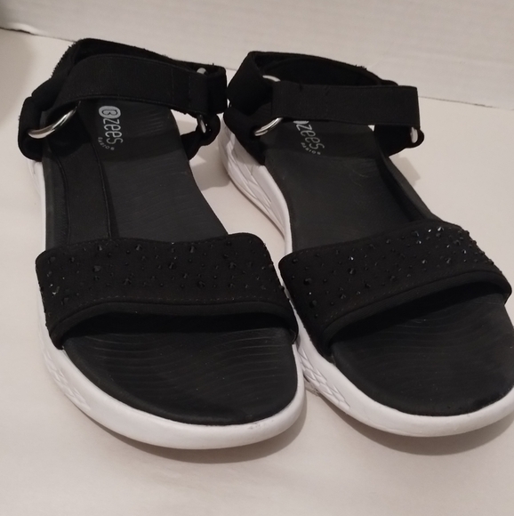 Bzees Poppyseed Sandals Knit Rhinestone - Picture 2 of 9